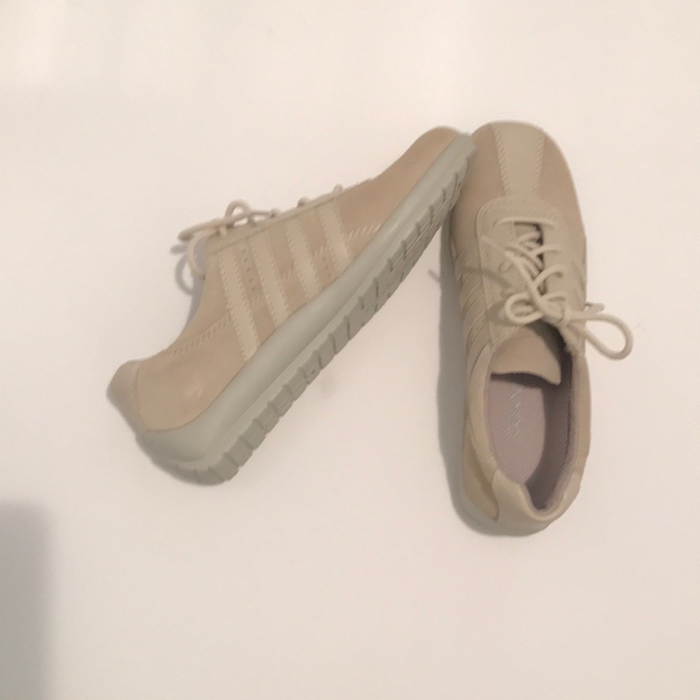Beige leather and suede sneakers - BNWOT - size 7